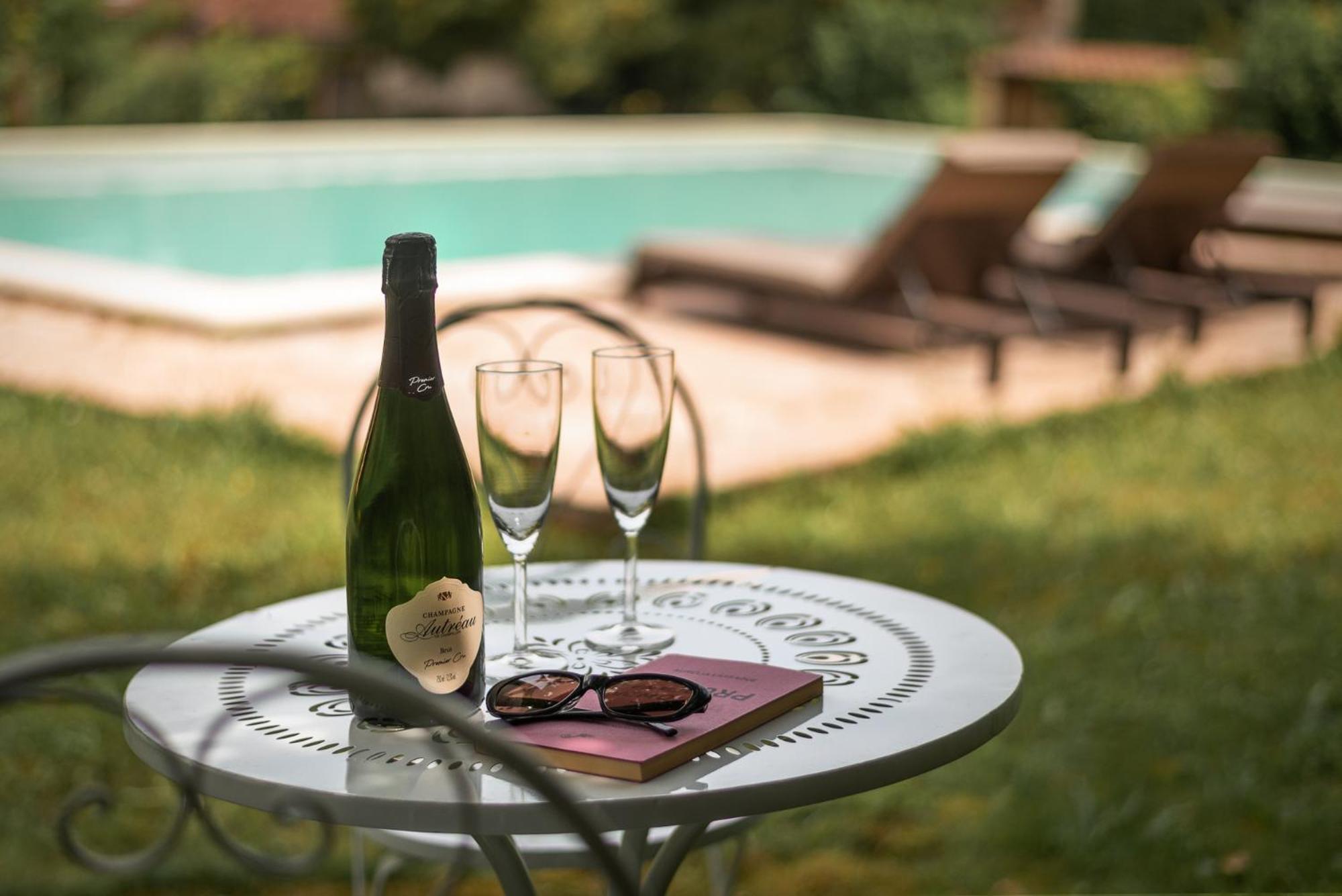 לינה וארוחת בוקר אוטואר Manoir De Laroque Delprat מראה חיצוני תמונה